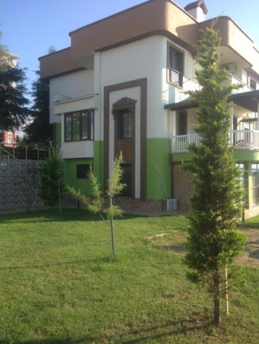 Seyran Seaside Apartments- Green Garden Floor Apartment